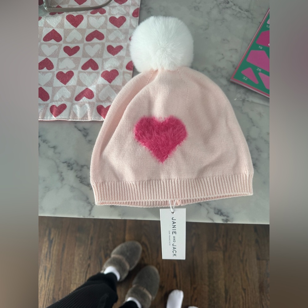 NWT POM POM HEART HAT